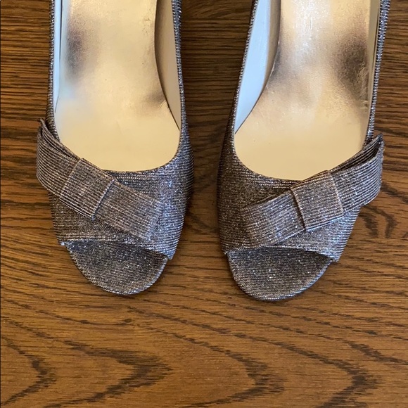 Stuart Weitzman Bowover Glitter Pumps - Picture 5 of 9